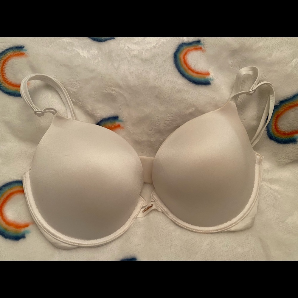 VICTORIA’S SECRET PUSH UP BRA